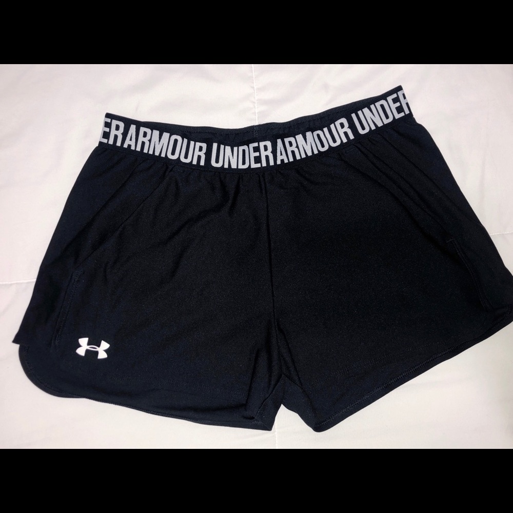 Under Armour Size Medium All Black Running Shorts